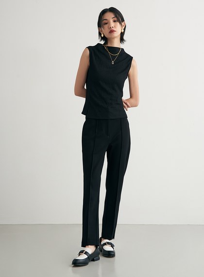 肌理感彈性無袖半高領上衣